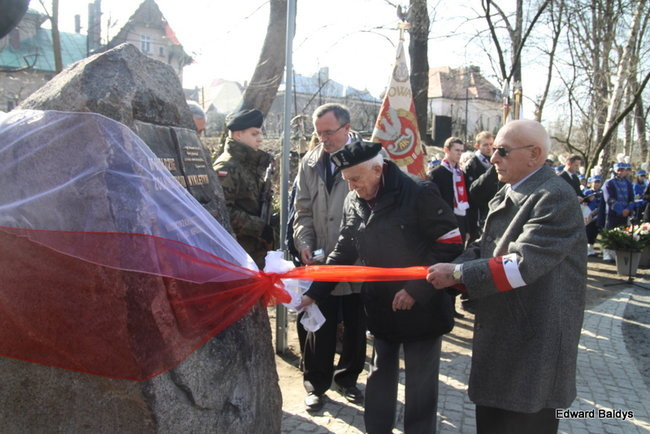 Pomnik Żołnierzy Wyklętych odsłonięty (zdjęcia)