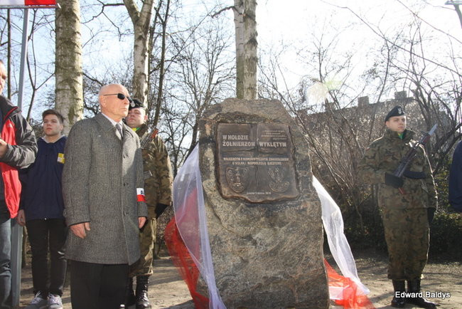 Pomnik Żołnierzy Wyklętych odsłonięty (zdjęcia)