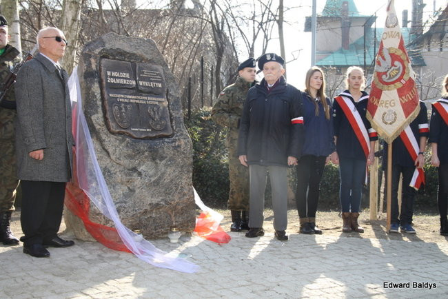 Pomnik Żołnierzy Wyklętych odsłonięty (zdjęcia)