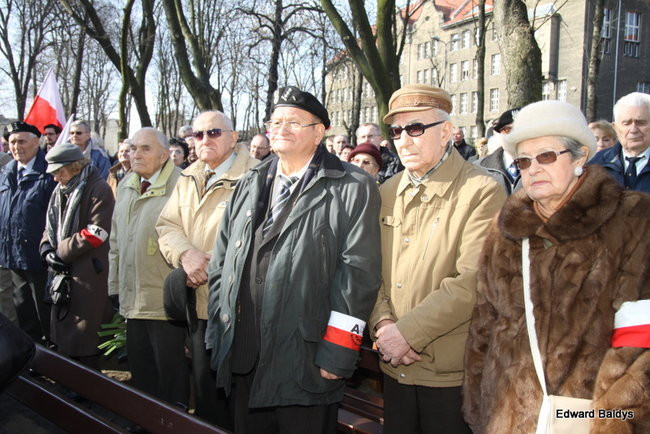 Pomnik Żołnierzy Wyklętych odsłonięty (zdjęcia)