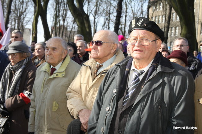 Pomnik Żołnierzy Wyklętych odsłonięty (zdjęcia)