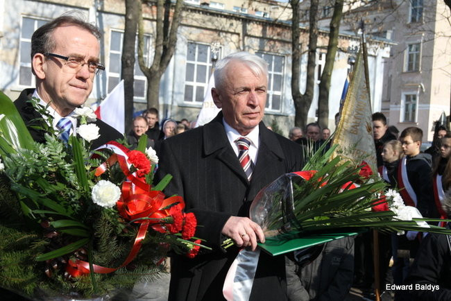 Pomnik Żołnierzy Wyklętych odsłonięty (zdjęcia)