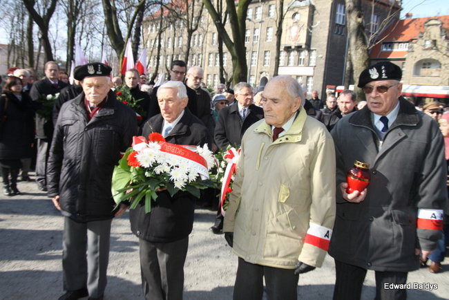 Pomnik Żołnierzy Wyklętych odsłonięty (zdjęcia)