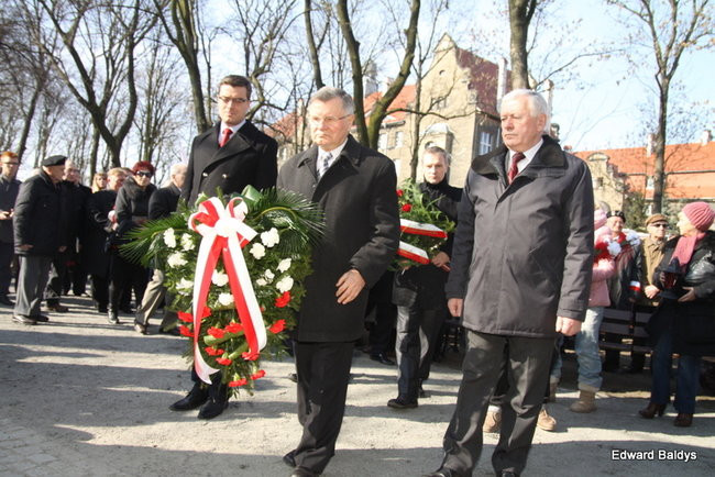 Pomnik Żołnierzy Wyklętych odsłonięty (zdjęcia)