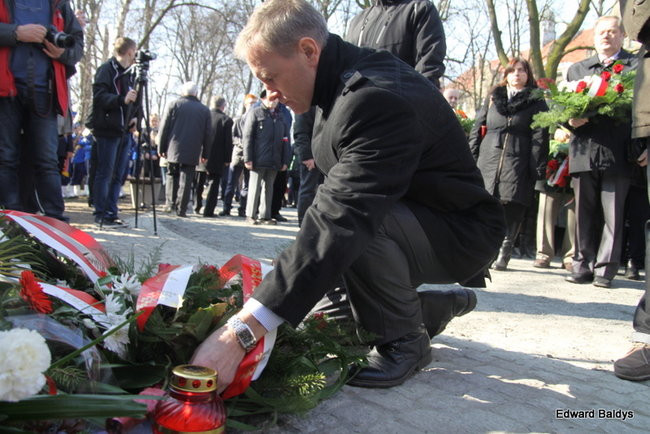 Pomnik Żołnierzy Wyklętych odsłonięty (zdjęcia)