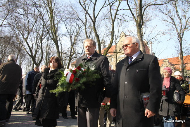 Pomnik Żołnierzy Wyklętych odsłonięty (zdjęcia)