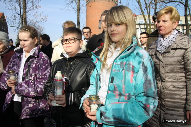 Pomnik Żołnierzy Wyklętych odsłonięty (zdjęcia)