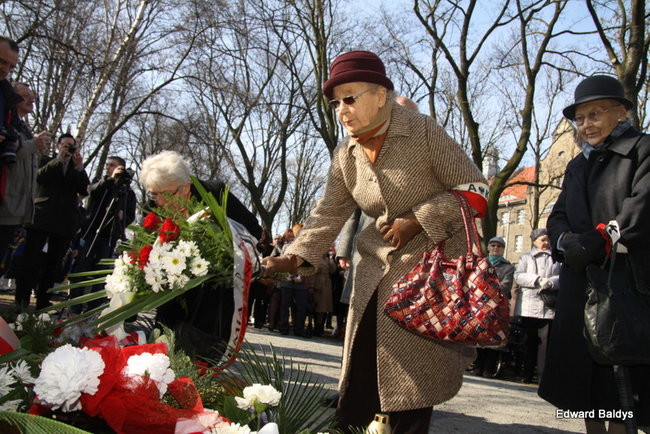 Pomnik Żołnierzy Wyklętych odsłonięty (zdjęcia)