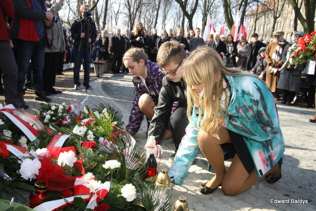 Pomnik Żołnierzy Wyklętych odsłonięty (zdjęcia)