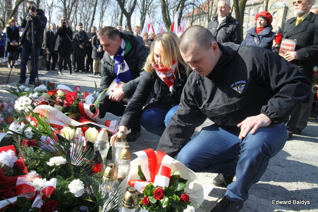 Pomnik Żołnierzy Wyklętych odsłonięty (zdjęcia)