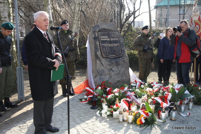 Pomnik Żołnierzy Wyklętych odsłonięty (zdjęcia)