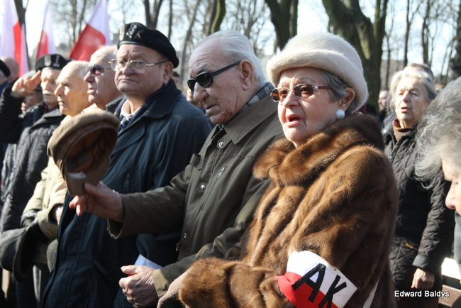 Pomnik Żołnierzy Wyklętych odsłonięty (zdjęcia)