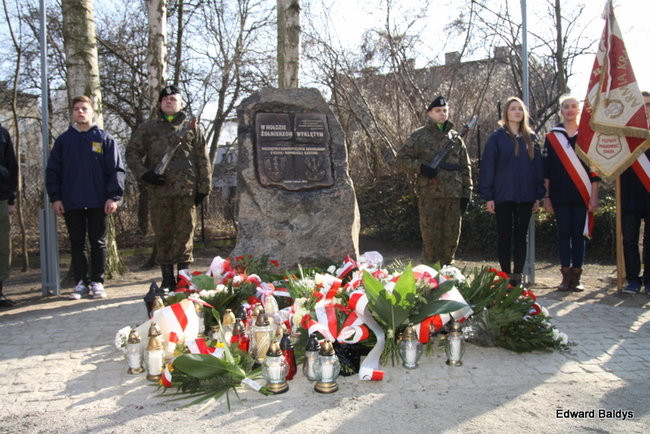 Pomnik Żołnierzy Wyklętych odsłonięty (zdjęcia)