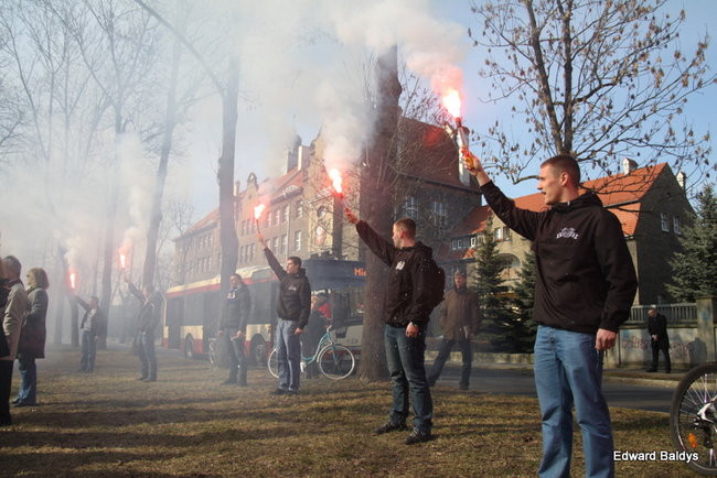 Pomnik Żołnierzy Wyklętych odsłonięty (zdjęcia)
