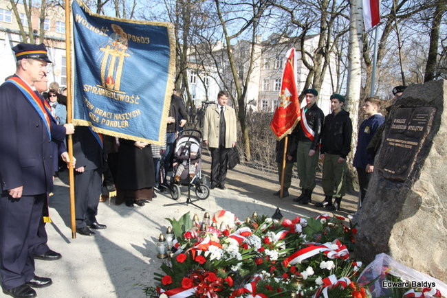 Pomnik Żołnierzy Wyklętych odsłonięty (zdjęcia)