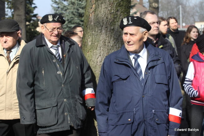 Pomnik Żołnierzy Wyklętych odsłonięty (zdjęcia)