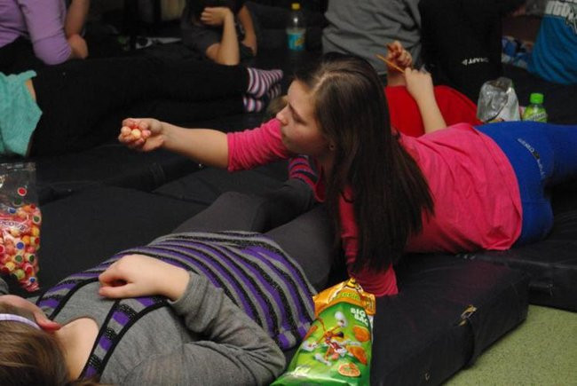 Wieczór filmowy w szkole (zdjęcia)