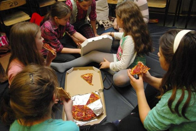 Wieczór filmowy w szkole (zdjęcia)