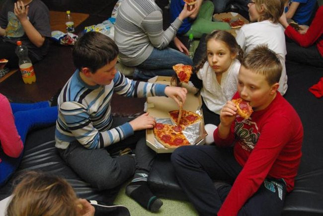 Wieczór filmowy w szkole (zdjęcia)