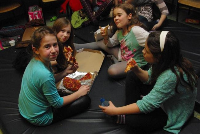 Wieczór filmowy w szkole (zdjęcia)