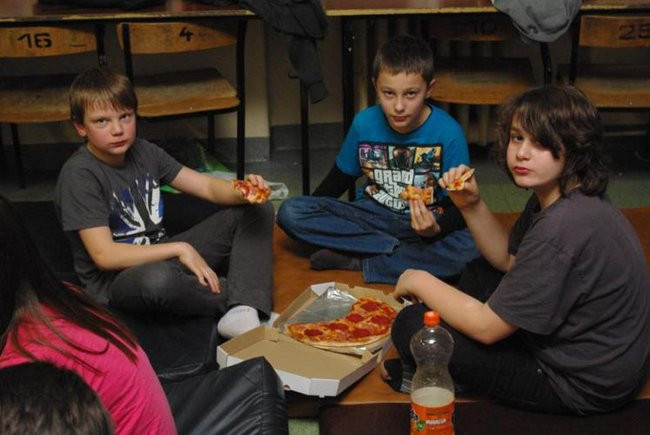 Wieczór filmowy w szkole (zdjęcia)