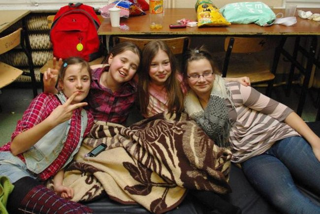 Wieczór filmowy w szkole (zdjęcia)