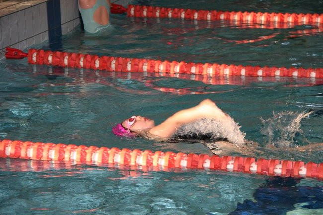 Pierwsza konkurencja - styl grzbietowy (zdjęcia)