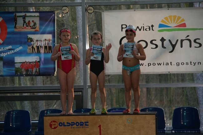 Pierwsza konkurencja - styl grzbietowy (zdjęcia)