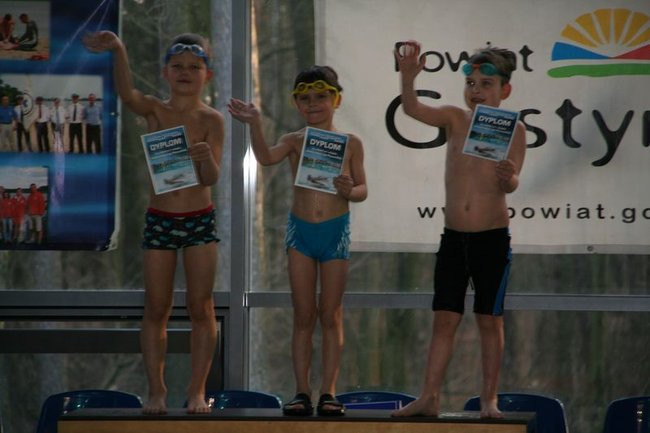 Pierwsza konkurencja - styl grzbietowy (zdjęcia)