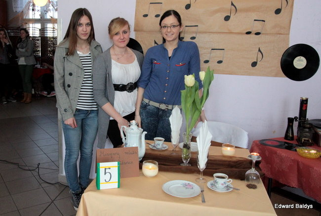 Piękne stoły w Ekonomiku (zdjęcia)