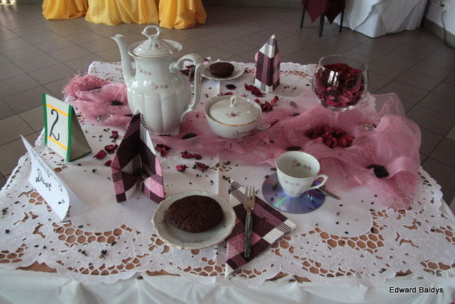 Piękne stoły w Ekonomiku (zdjęcia)