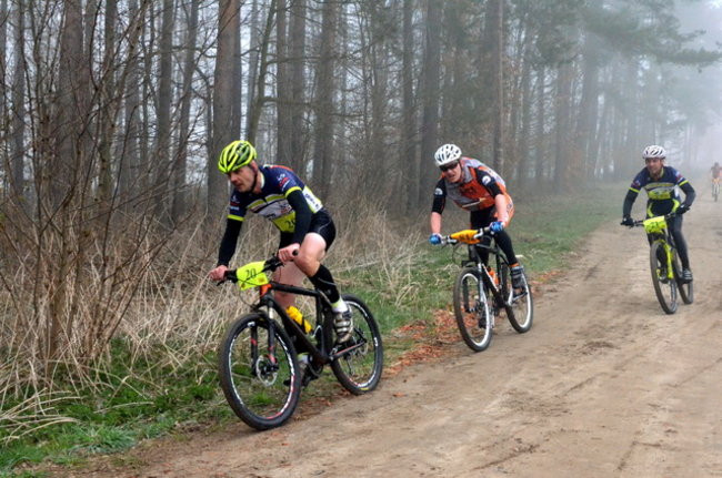 Biegiem i na rowerze w Smyczynie (zdjęcia)