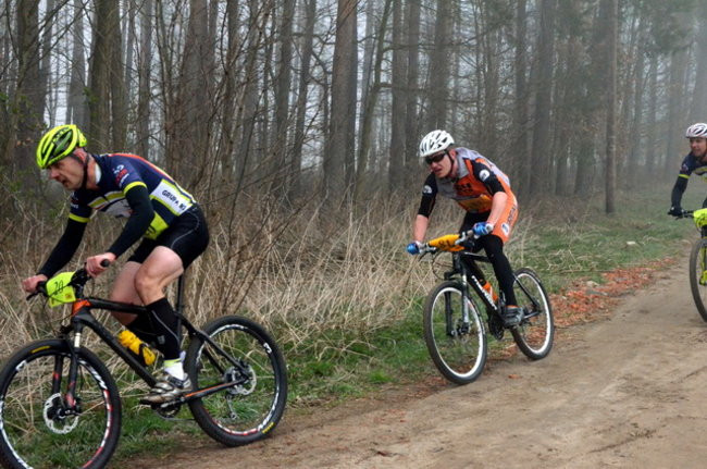 Biegiem i na rowerze w Smyczynie (zdjęcia)