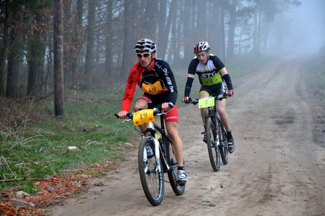 Biegiem i na rowerze w Smyczynie (zdjęcia)