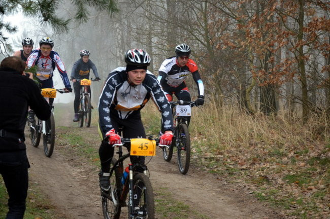 Biegiem i na rowerze w Smyczynie (zdjęcia)