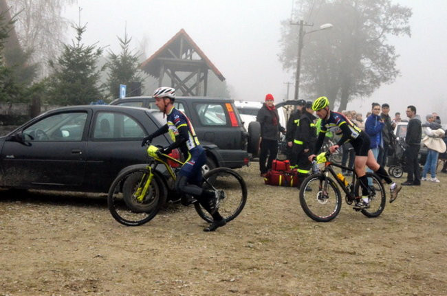 Biegiem i na rowerze w Smyczynie (zdjęcia)