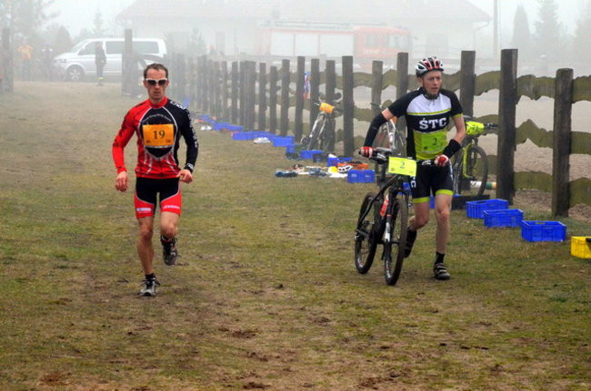 Biegiem i na rowerze w Smyczynie (zdjęcia)