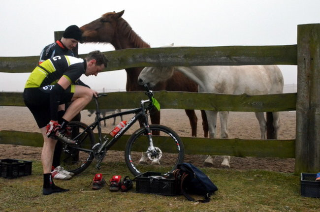 Biegiem i na rowerze w Smyczynie (zdjęcia)