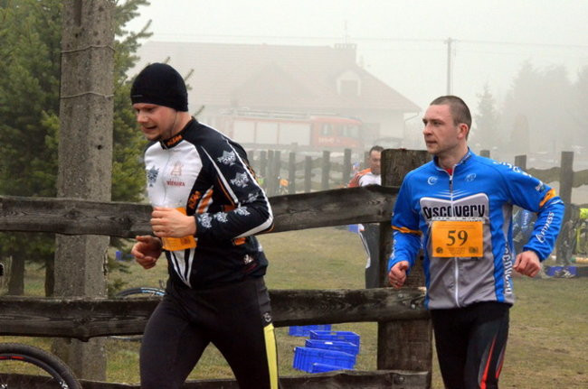 Biegiem i na rowerze w Smyczynie (zdjęcia)