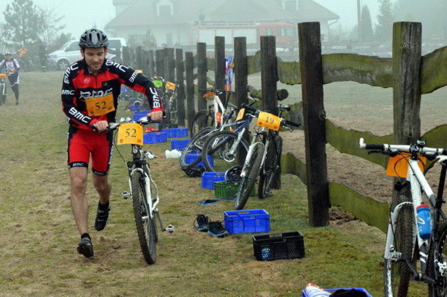 Biegiem i na rowerze w Smyczynie (zdjęcia)