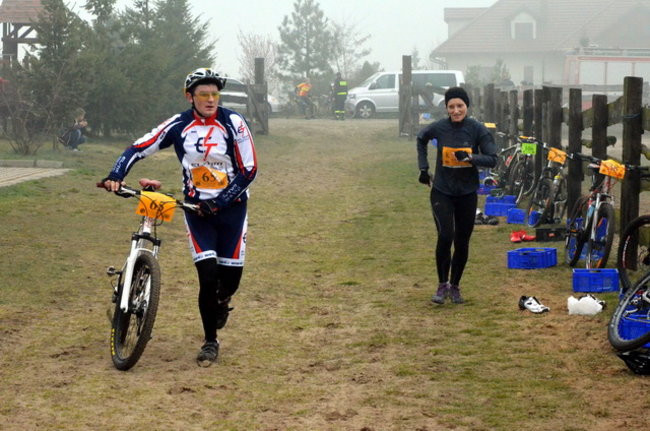 Biegiem i na rowerze w Smyczynie (zdjęcia)