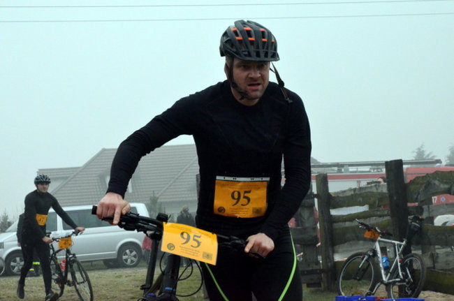 Biegiem i na rowerze w Smyczynie (zdjęcia)