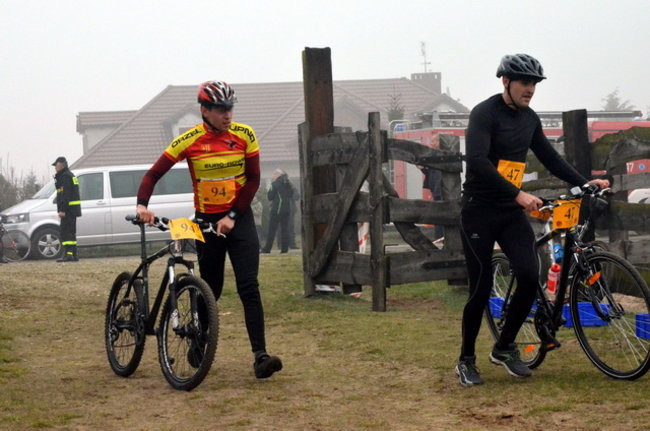 Biegiem i na rowerze w Smyczynie (zdjęcia)