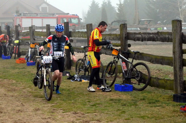 Biegiem i na rowerze w Smyczynie (zdjęcia)