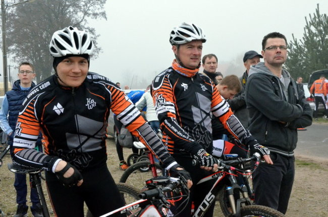 Biegiem i na rowerze w Smyczynie (zdjęcia)