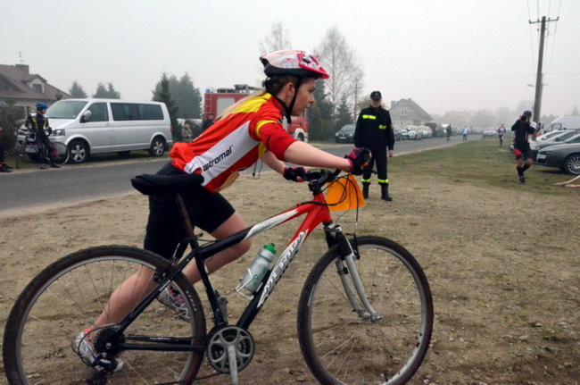 Biegiem i na rowerze w Smyczynie (zdjęcia)