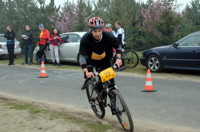 Biegiem i na rowerze w Smyczynie (zdjęcia)
