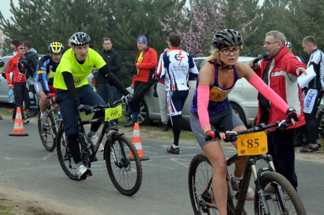 Biegiem i na rowerze w Smyczynie (zdjęcia)