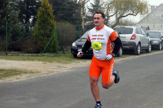 Biegiem i na rowerze w Smyczynie (zdjęcia)