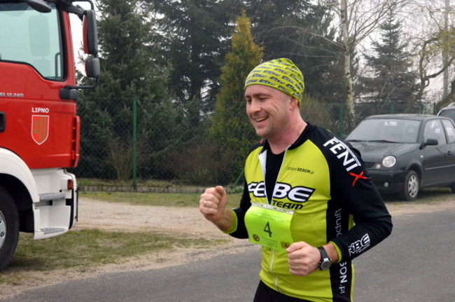 Biegiem i na rowerze w Smyczynie (zdjęcia)